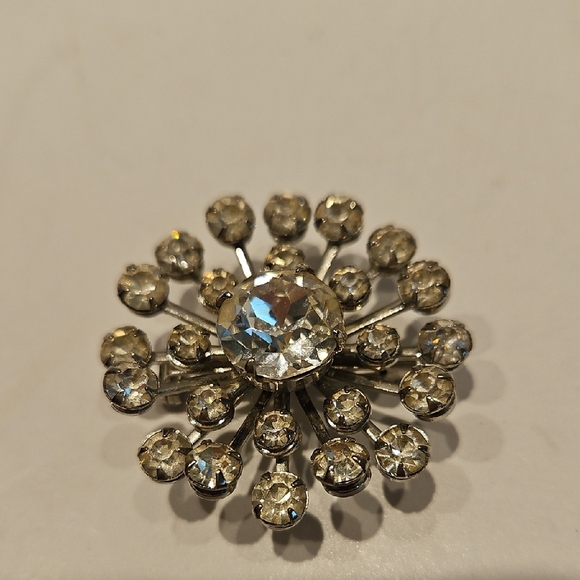 Vintage Brilliant Rhinestone & Silvertone Brooch - Picture 1 of 4